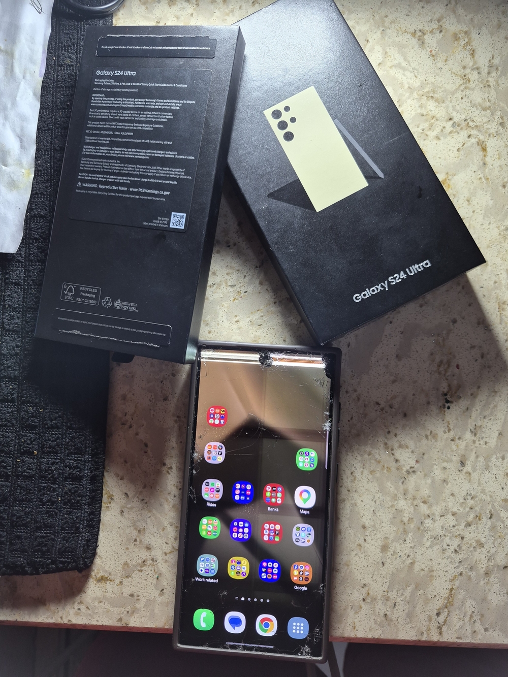 Samsung Galaxy S24 Ultra - Black/Gold Display